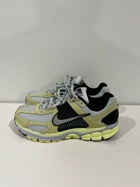 Nike Vomero 5